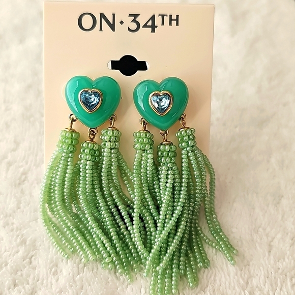 NWT On 34th St Patrick's Day Crystal Heart & Beaded Fringe Drop Earrings Green - Picture 7 of 7